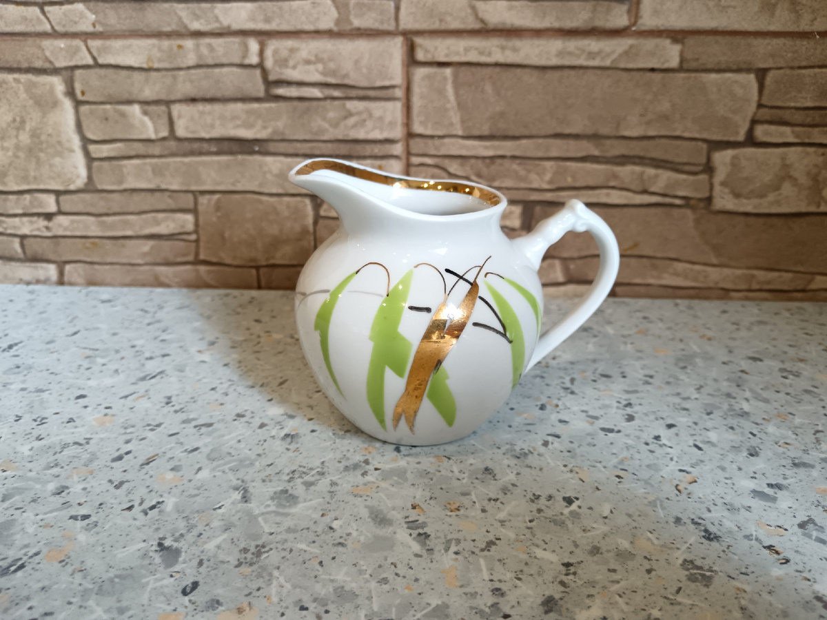 Прелестный молочник 