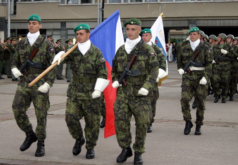    Чехия заманивает новобранцев в армию, повысив денежное вознаграждение в 4 раза