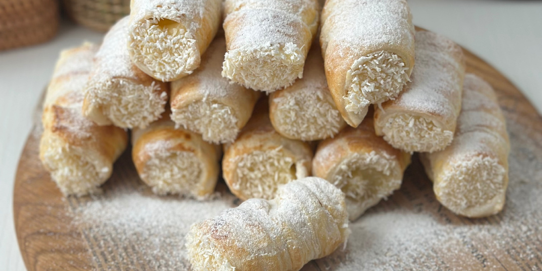 Оказывается такие слоёные трубочки можно приготовить без специальных формочек: слоёные трубочки «а-ля Рафаэлло»