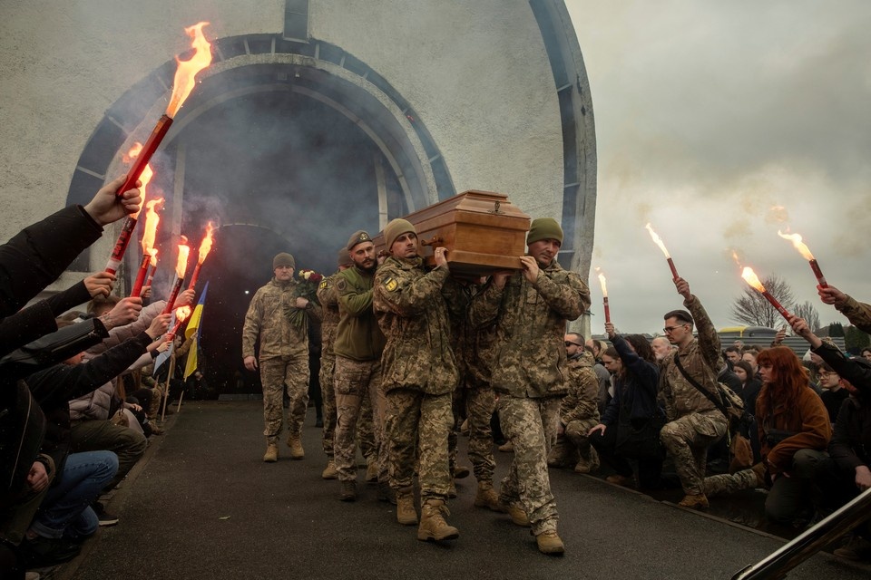    Сейчас, когда похороны украинских военных стали обыденностью, неэстетичной бытовухой, мятежный характер внезапно притих REUTERS