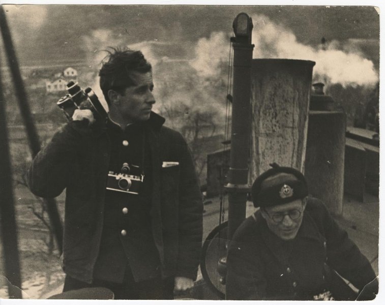 Владислав Микоша и Дмитрий Рымарев на бронепоезде Железняков. Севастополь, 1942. Неизвестный автор