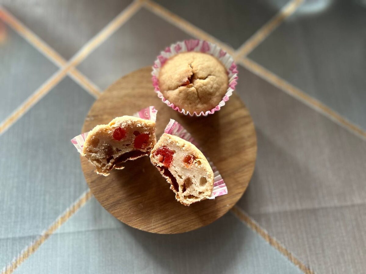 маффины на аквафабе с ягодами в разрезе