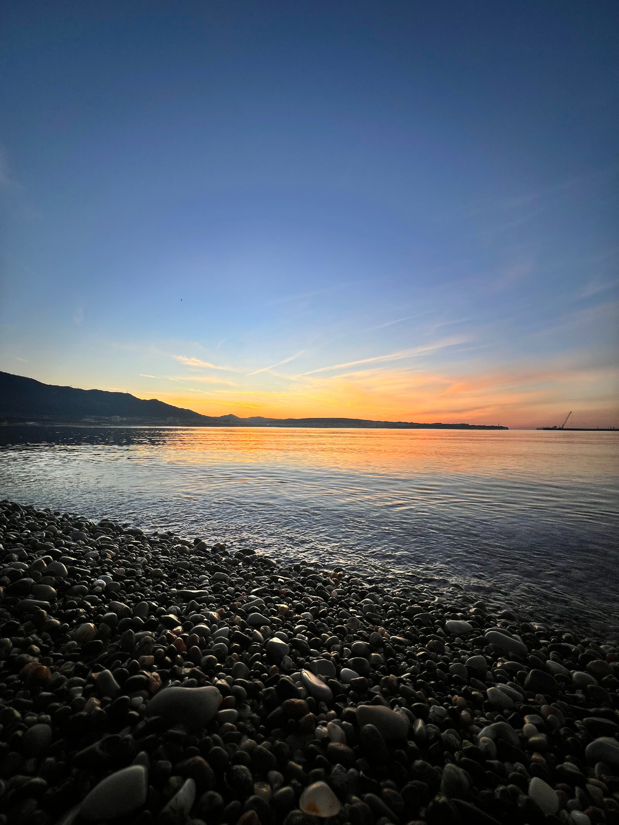 Пляж в районе аквапарка "Золотая Бухта)