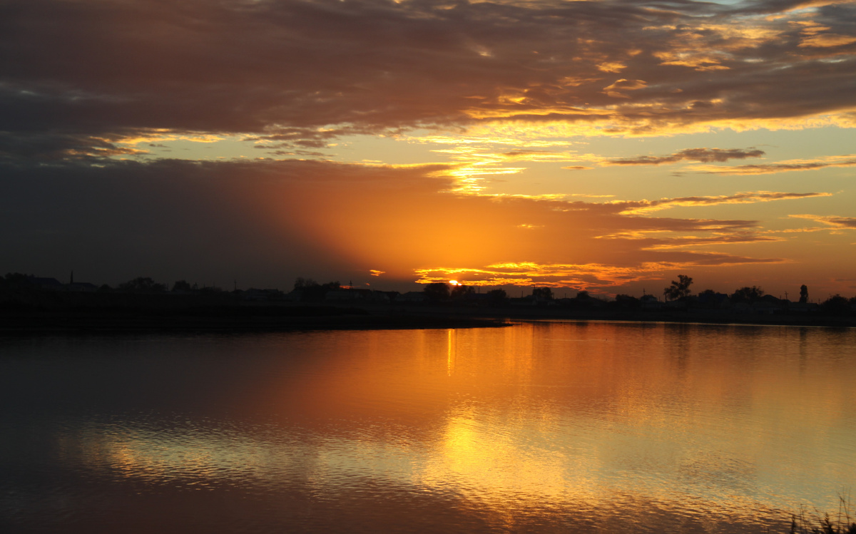 Закат на реке Урал