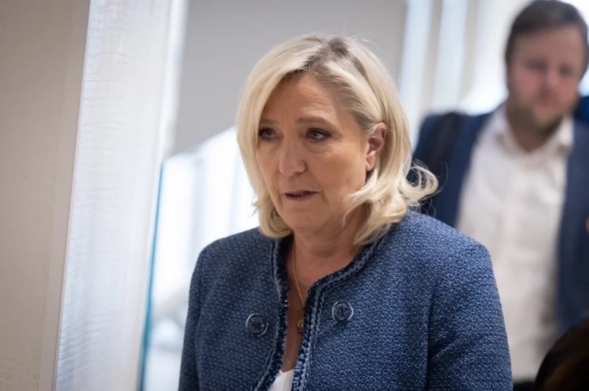    Защита Ле Пен попросит суд о рассмотрении апелляции до выборов 2027 года