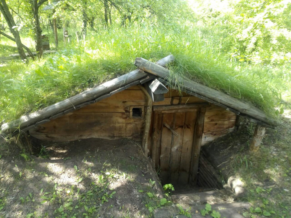 Вход под земдю