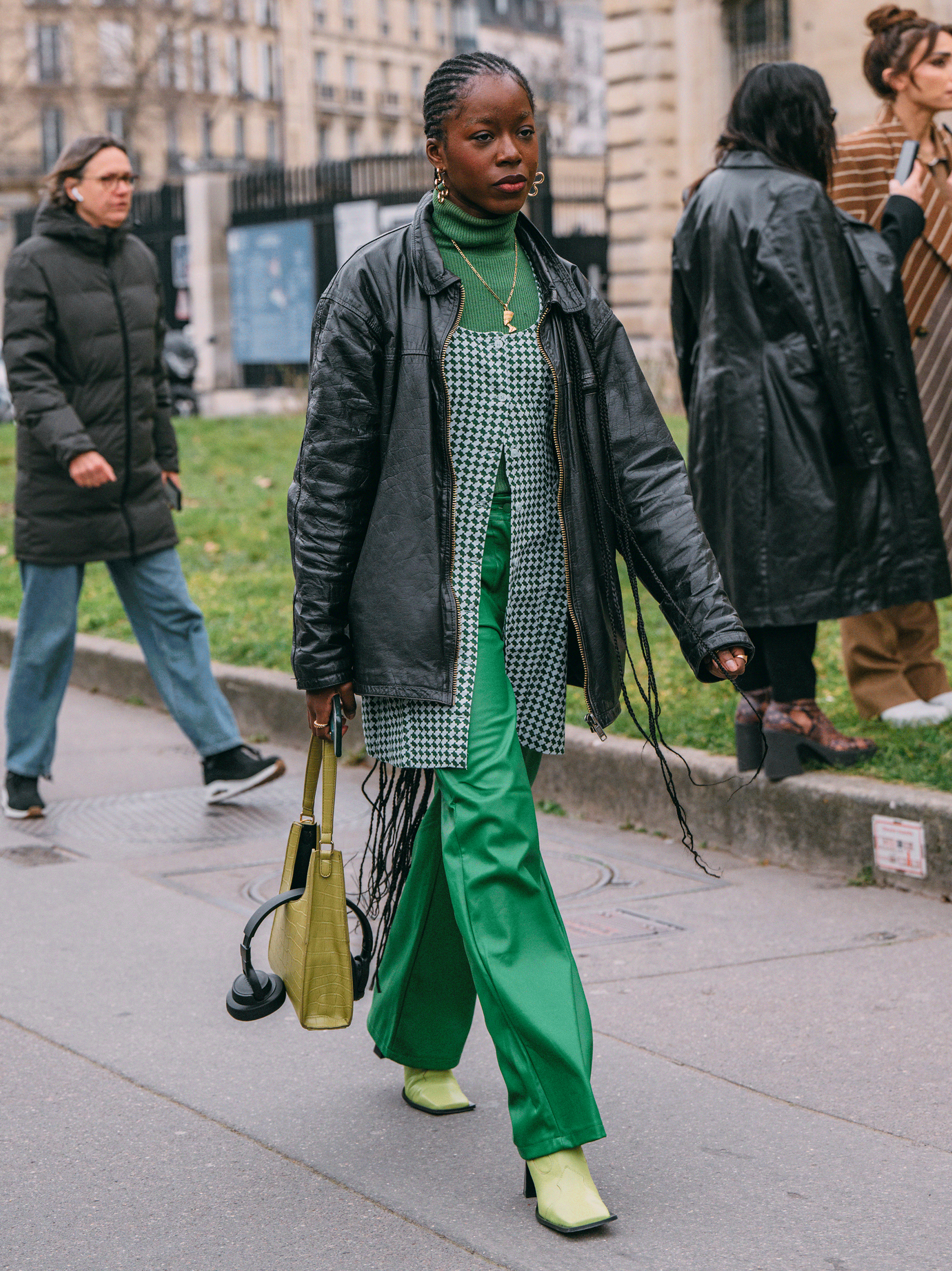 модные и стильные кожаные брюки