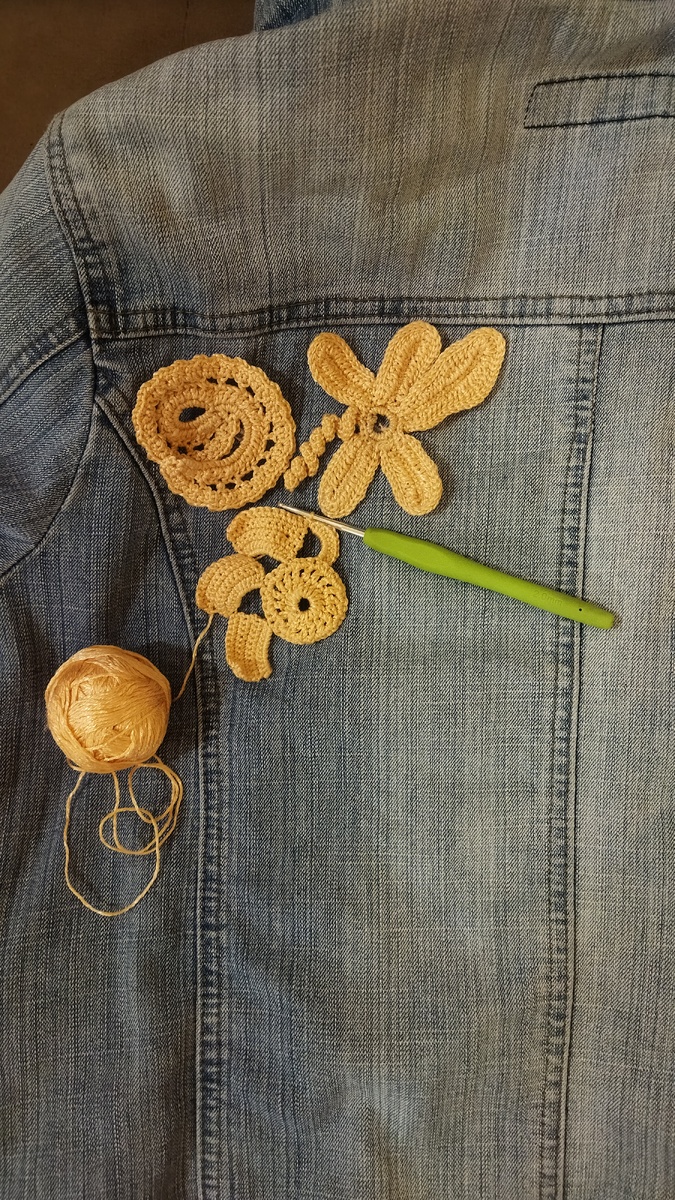 Наборное кружево на джинсовой куртке