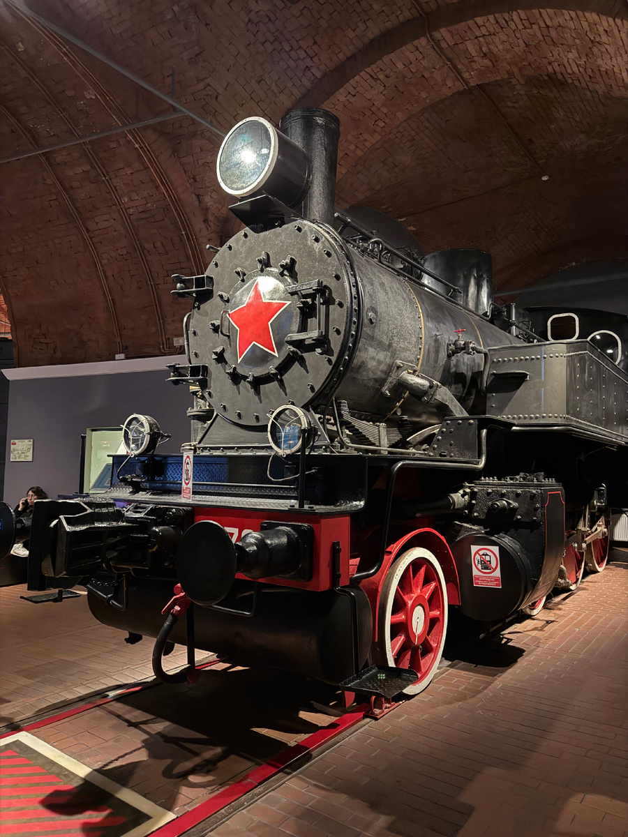 Один из первых паровозов отечественного производства