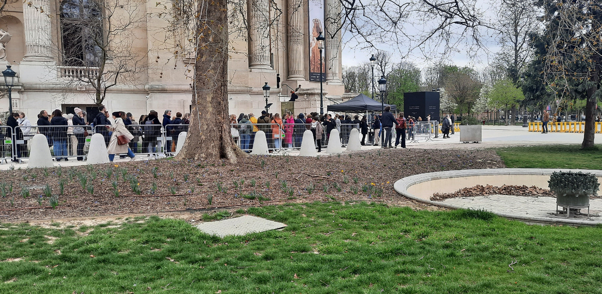 Очередь на выставку