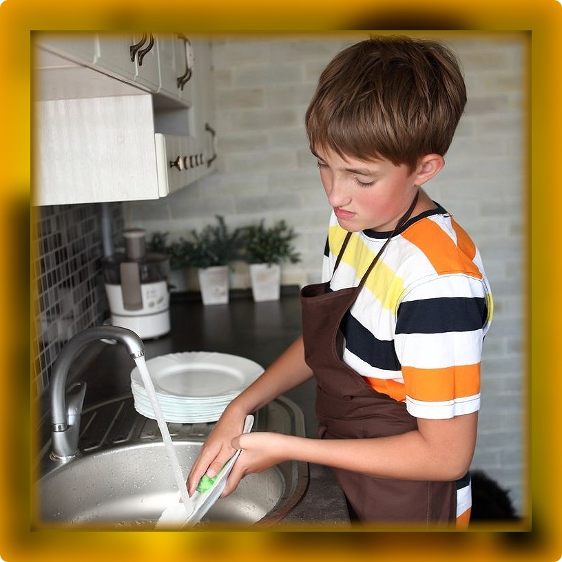 Потухший взгляд, когда посуду моешь ты за всю семью, — это всего лишь отраженье ЭГОИЗМА!