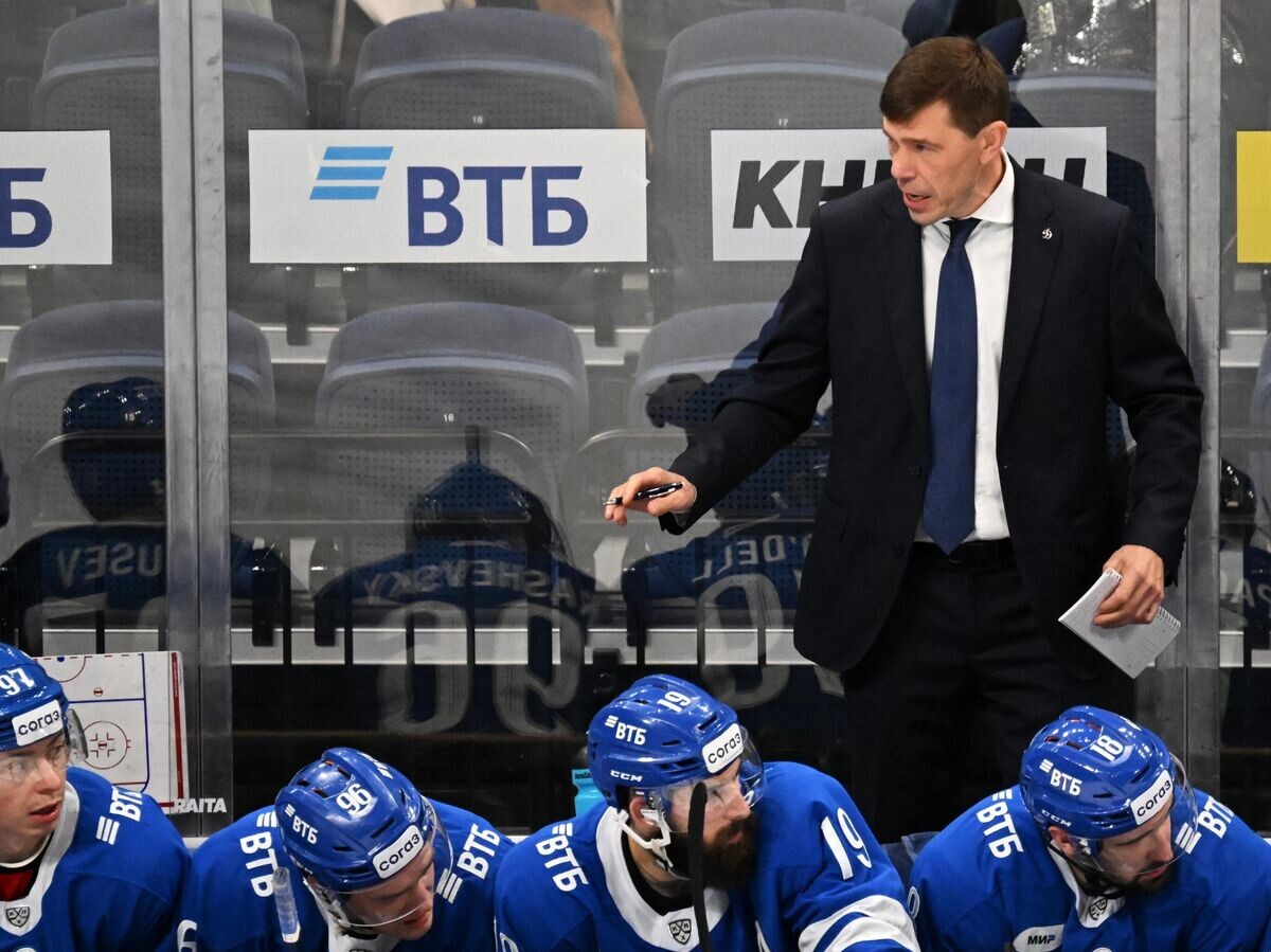    Главный тренер ХК "Динамо" Алексей Кудашов © РИА Новости / Владимир Федоренко