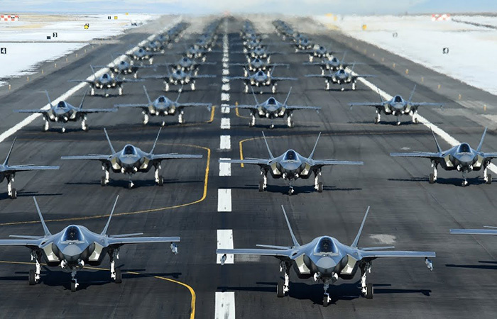 Малозаметные самолёты F-35./ Фото: youtube.com