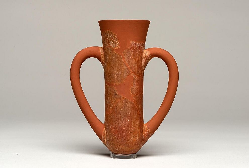 Кубок Депаса, найденный при раскопках Генриха Шлимана, высота 15 см, коллекция классической археологии, Тюбингенский университет