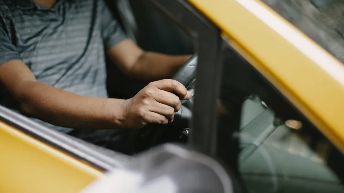 лёгкие деньги которые всем обещает агрегатор в такси — это просто миф...