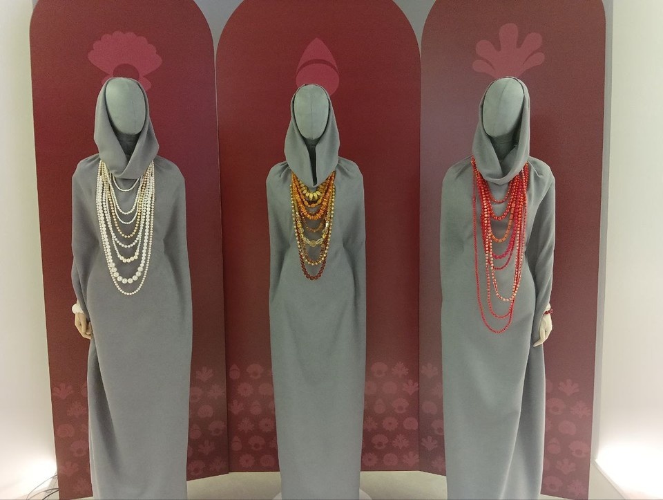    В Кузбассе открылась выставка этнических украшений Российской империи. «Красное - желтое - белое». Валерия ШИРЯЕВА