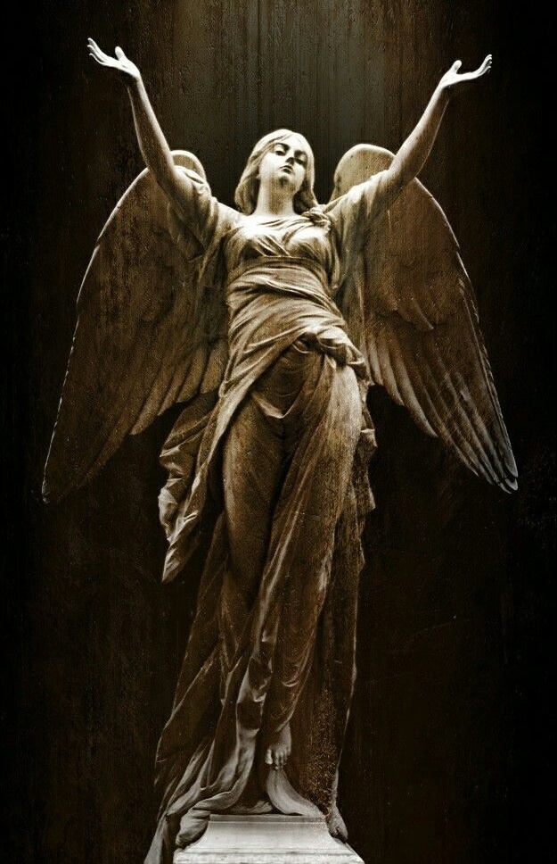 Статуя ангела действительно находилась в конце лабиринта. (Фото: i.pinimg.com).