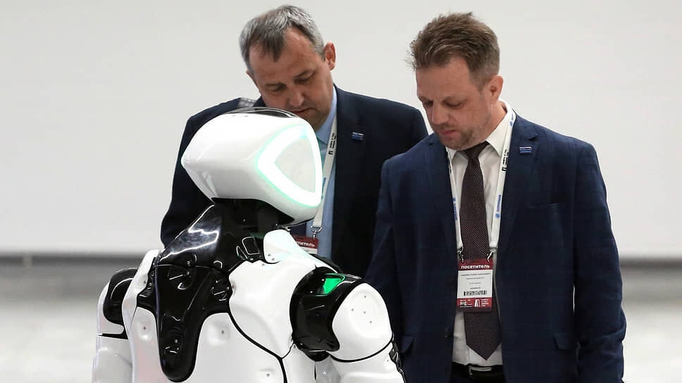 Власти хотели бы использовать ИИ для повышения эффективности контроля и надзора, но заменять собой людей или работать с ними непосредственно он не будет.📷Фото: Максим Кимерлинг / Коммерсантъ