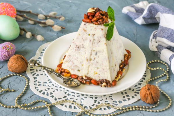 Пасхальное меню. Пасха сырная с сухофруктами и грецкими орехами