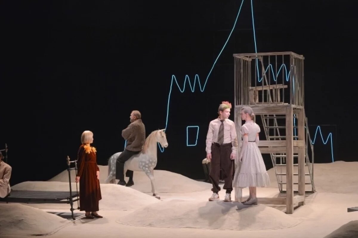    Действие происходит в "сталинской" высотке в Москве.