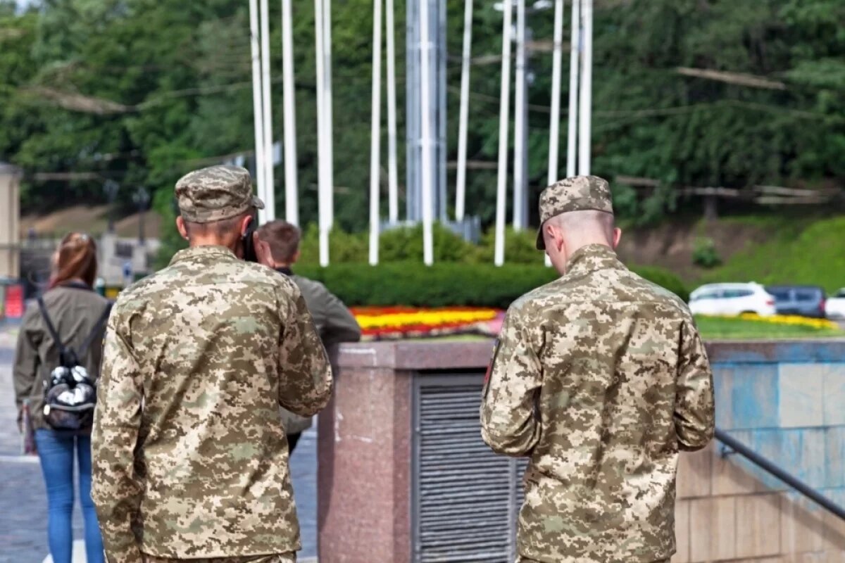    Огребают на гражданке.