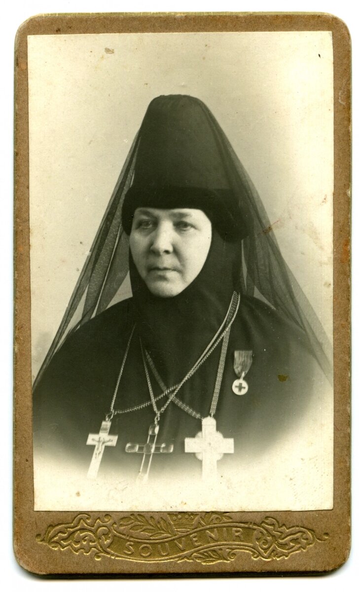    2. Настоятельница Ново-Тихвинского монастыря игумения Магдалина (Досманова). 1910-е гг. Фото: Ново-Тихвинский женский монастырь