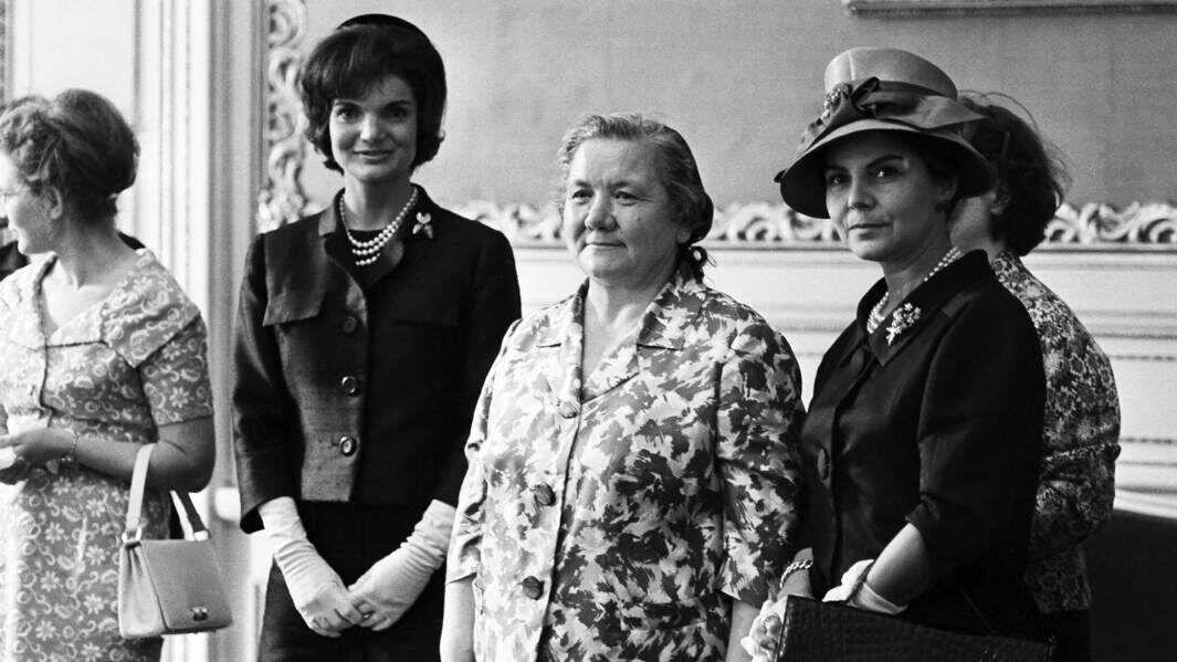 Вот этот наряд, шокировавший  зарубежных журналистов