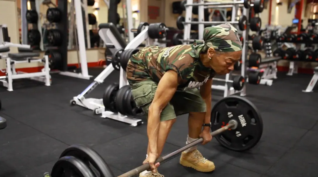 В 77 лет Вилли победила на соревнованиях по пауэрлифтингу, сделав становую тягу в 215 фунтов, что соответствует примерно 97 кг. До этого она выступала на соревнованиях в области бодибилдинга и фитнеса.