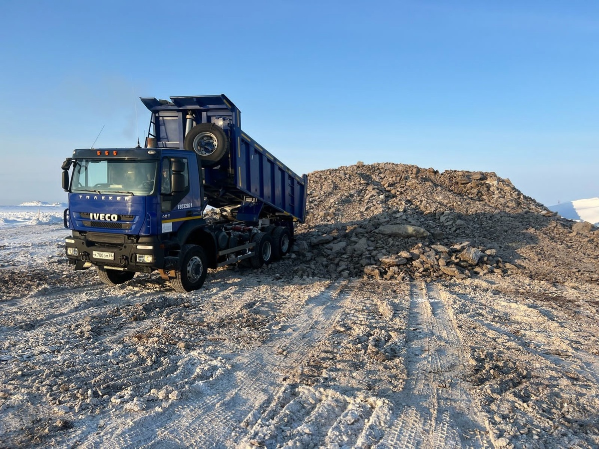 Карьер находится в ведении Управления по содержанию коммуникаций и сооружений «Газпром добыча Надым»