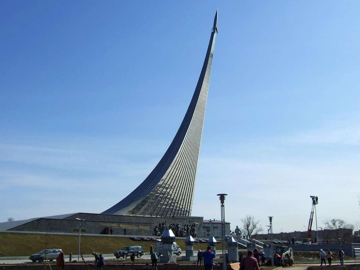    Памятник покорителям космоса в Москве