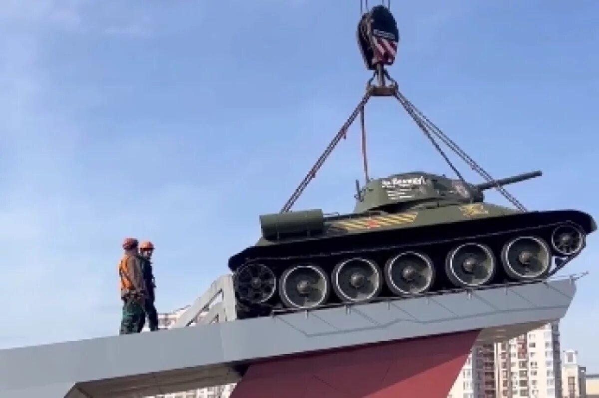    В Кемерове с постамента сняли танк Т-34, чтобы подготовить его к 9 Мая
