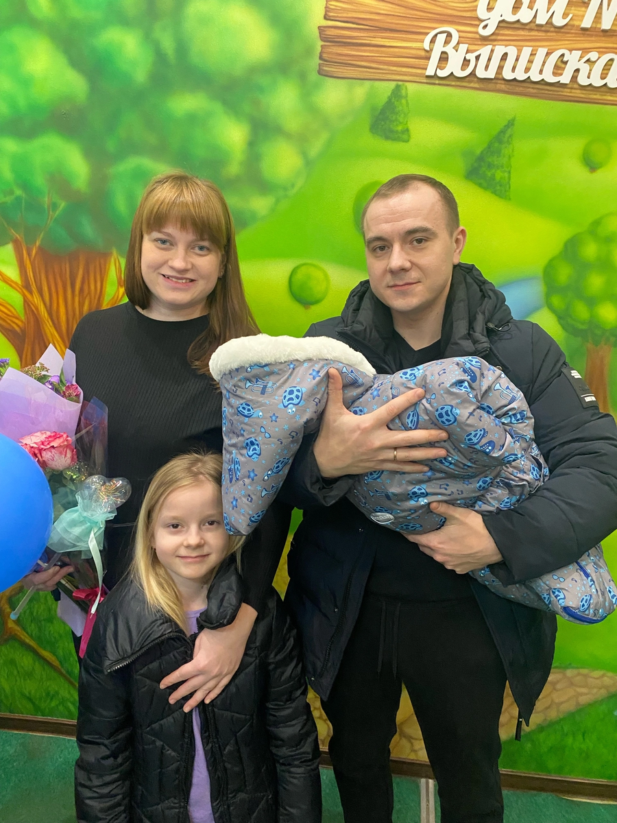 Выписка из роддома номер 1. Город Нижний Новгород 