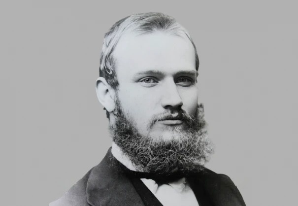 Бодуэн де Куртенэ Иван Александрович (1845-1929) – русский и польский лингвист, мыслитель, один из основоположников структурализма (наряду с Соссюром и независимо от него), оказавший значительное влияние на Р. О. Якобсона и отечественное языкознание в целом. 
