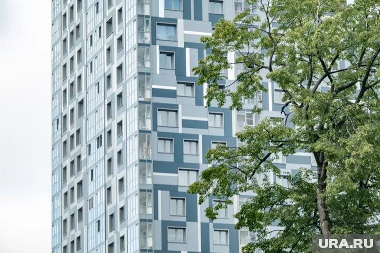 Особенно важно следить за окнами жителям высоток. Фото: Руслан Яроцкий © URA.RU