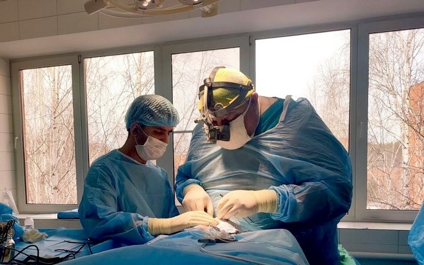    Врачи в Ижевске провели сложную операцию недоношенному младенцу, от которого отказались родители