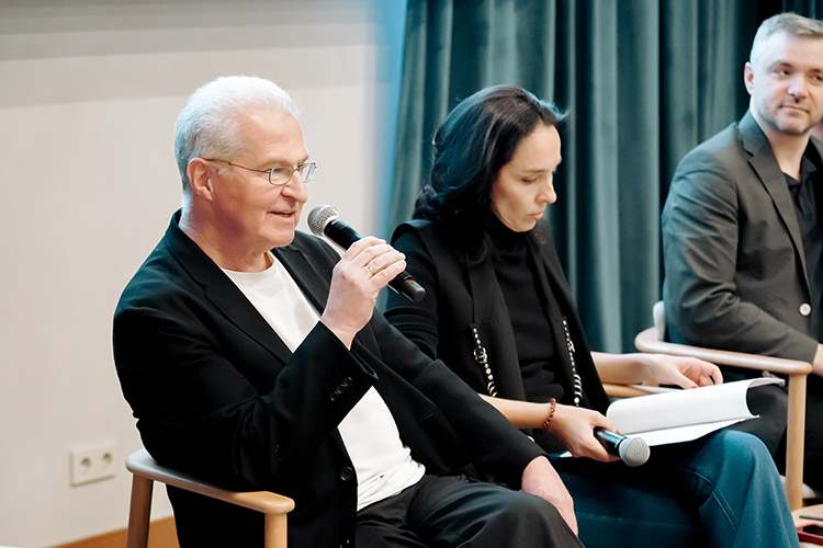    Пьер-Кристиан Броше: «Это абсолютно новая кровь, которая понимает, что искусство, как и в XVI веке, служит трамплином в обществе и возможностью общаться с элитой, показывать себя»