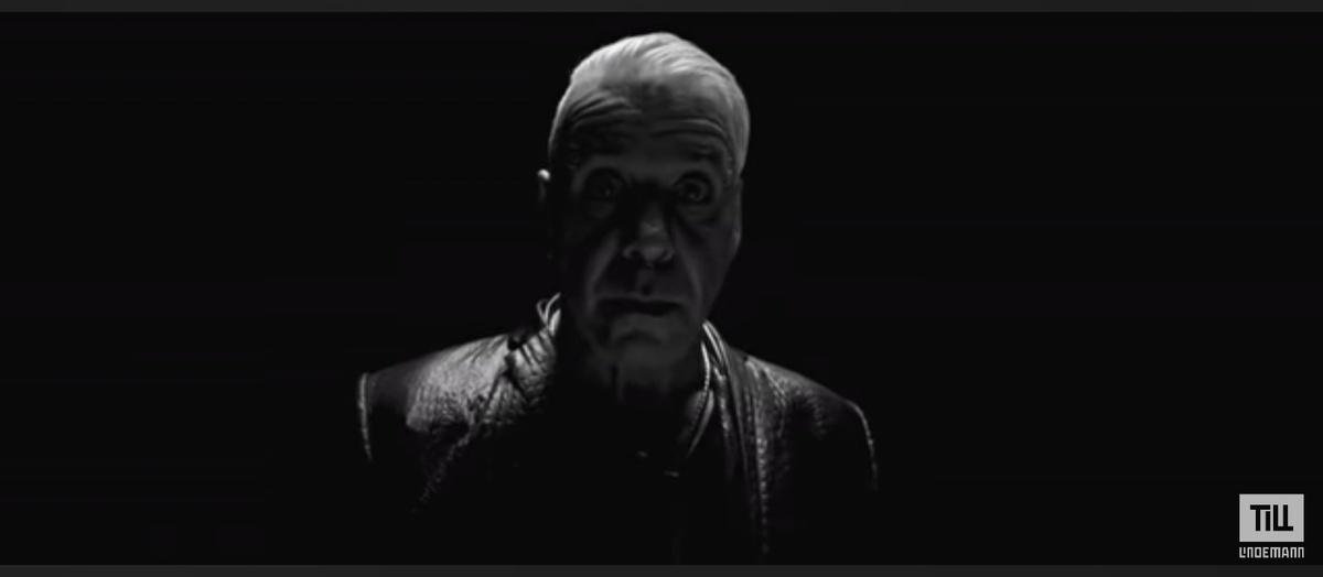 Лесли Нильсен? 