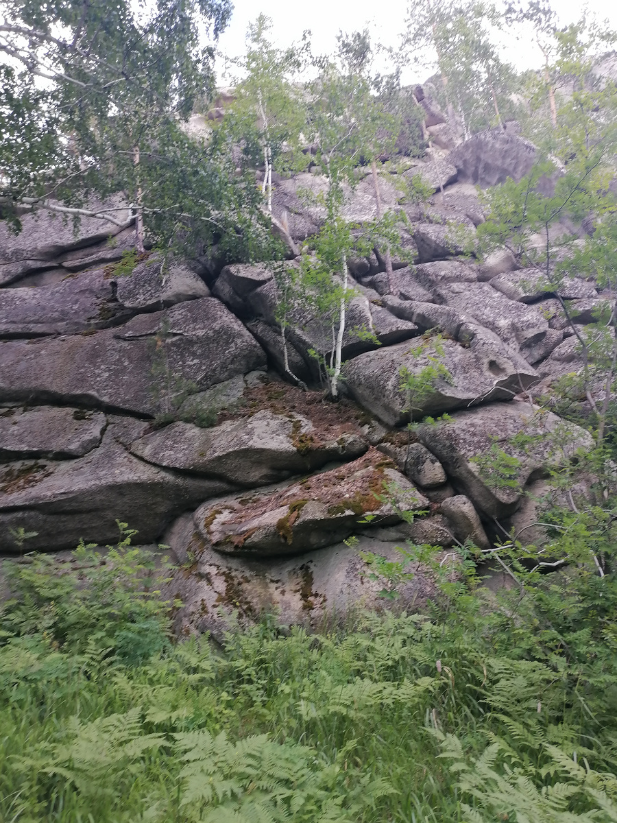 Да, часть этих шиханов вот такие, скалистые!