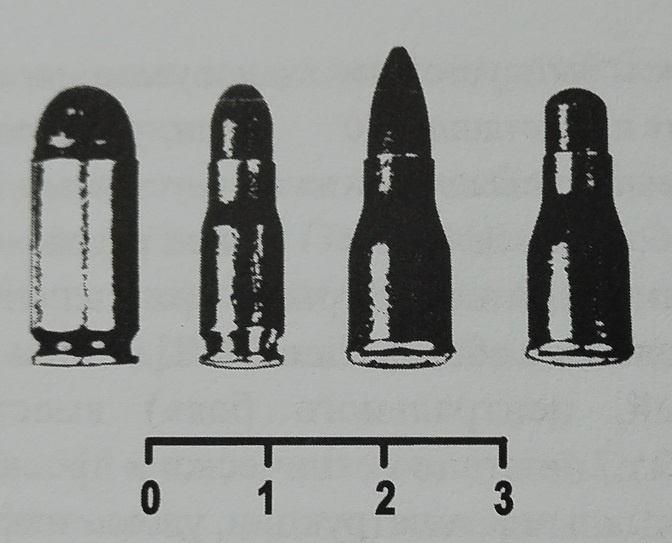Слева направо: 9-мм ПМ, 5,6 мм МПЦ, МПЦ-2А и МПЦ-1.