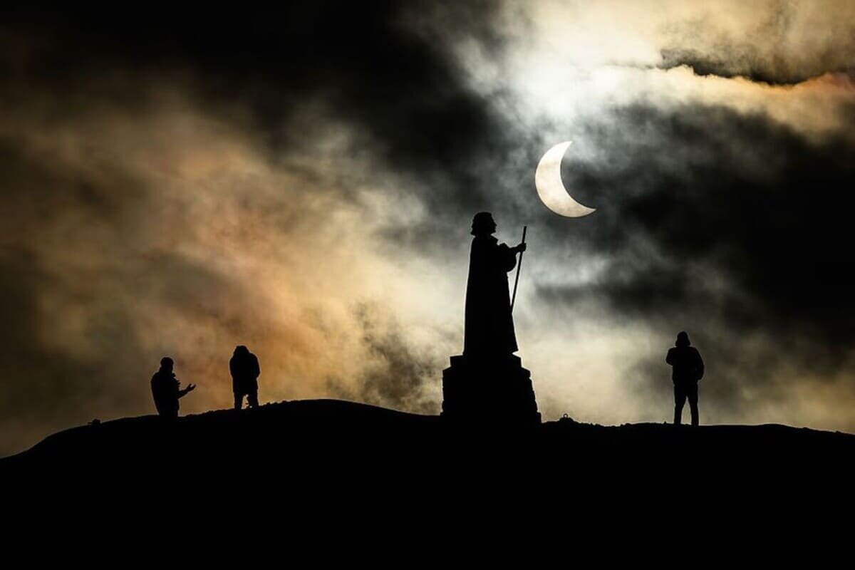 Частичное солнечное затмение в Нууке, столице Гренландии / ©  Leon Neal