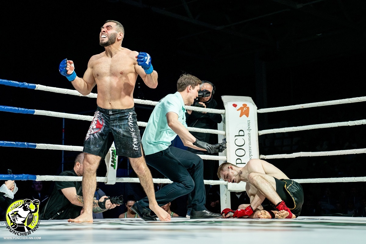    Поединок Айка Даниеляна и Андрея Дудина получился коротким