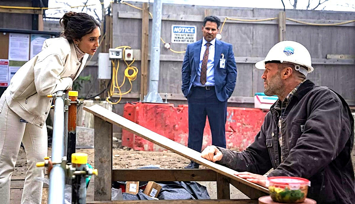 - И всё-то ты в трудах, всё в трудах, свет наш Джейсон! Аки пчела! - Ну хватит, Марфа Васильевна! Достали уже эти ваши подколки насчёт "Пчеловода".