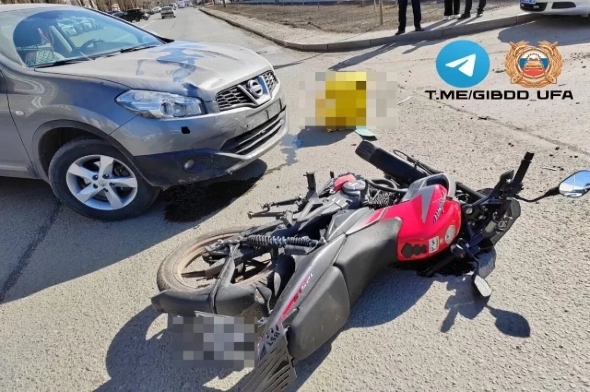    В Уфе столкнулись автомобиль и мотоцикл