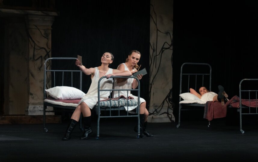    "Не покидай меня"предоставлено театром-фестивалем "Балтийский дом"