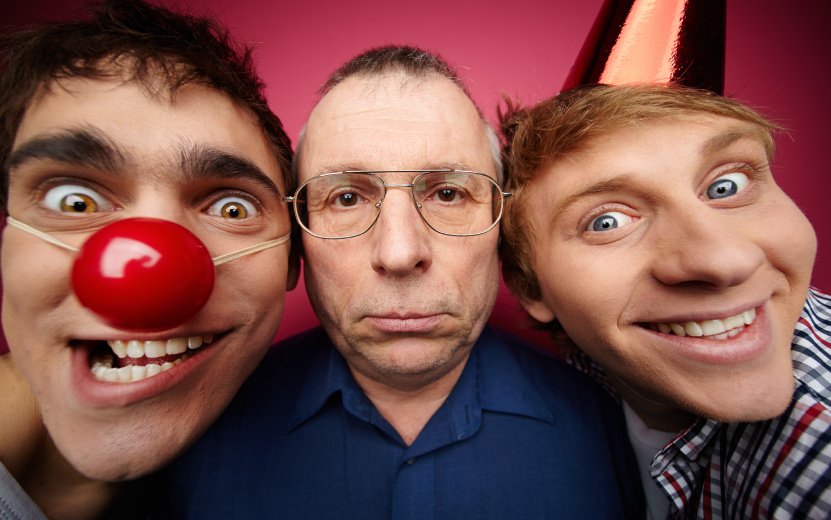    Фальшивый развод, угроза увольнения и уборка со страха: истории людей о веселых и не очень шутках на День смеха