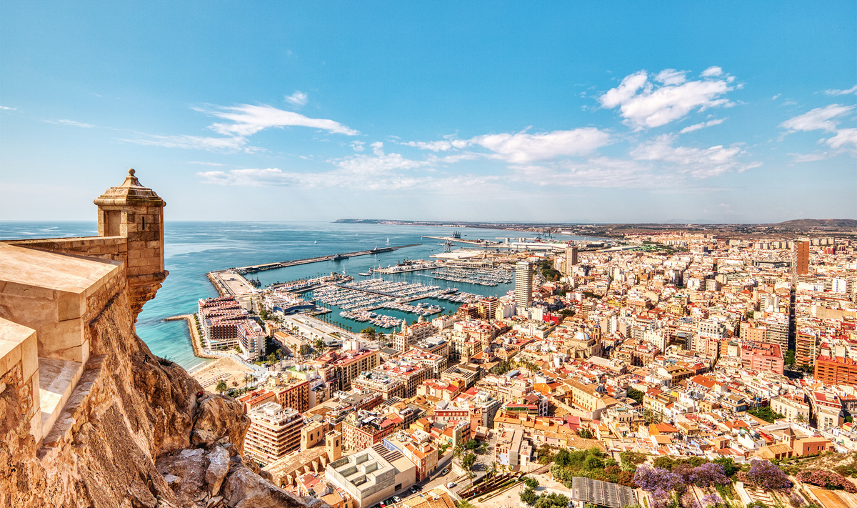 Аликанте — название провинции и столицы региона, портового города на побережье Коста-Бланки.Фото: RomanSlavik.com / Shutterstock.com