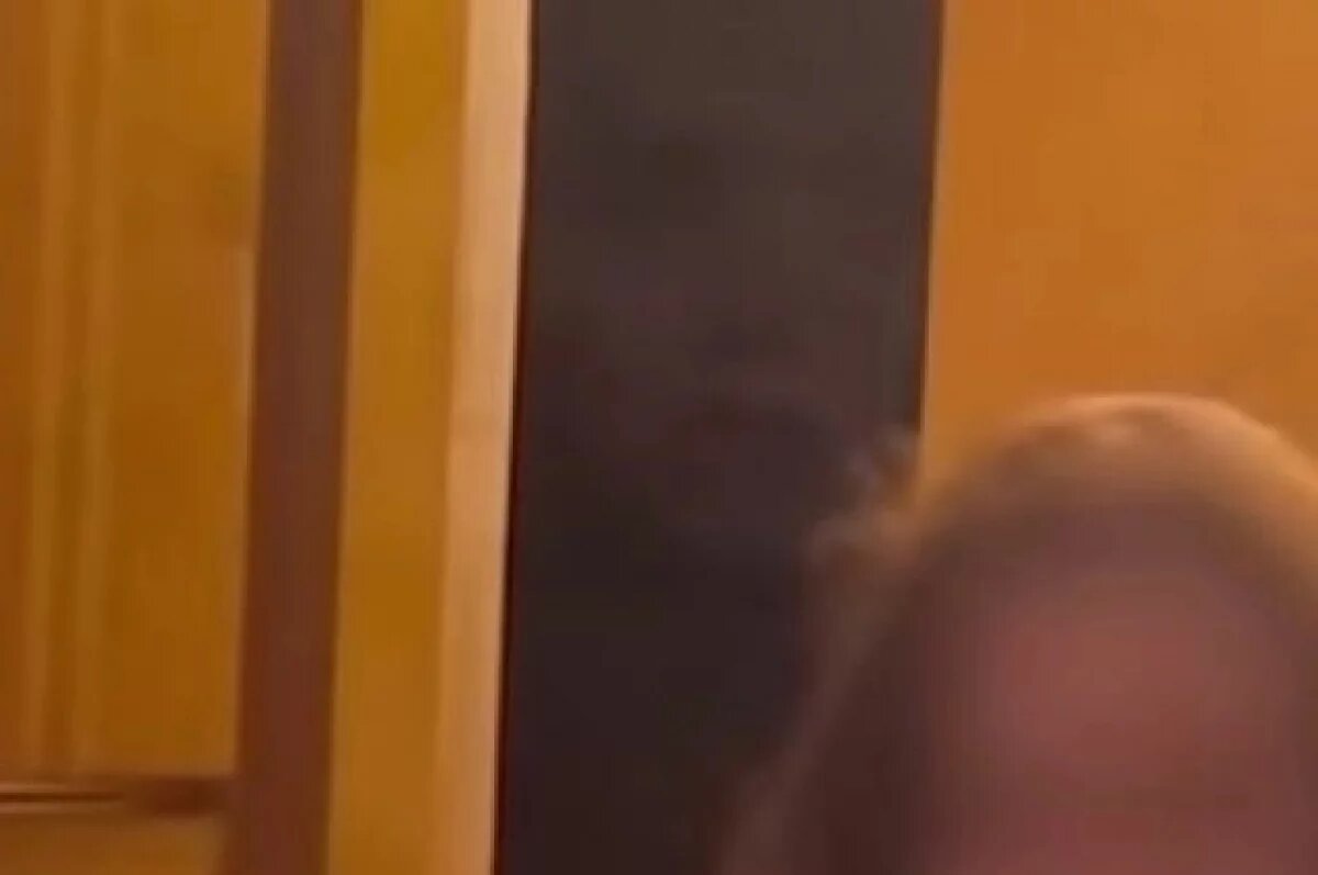    Блогер и модель из Иркутска случайно засняла призрака дома у подруги