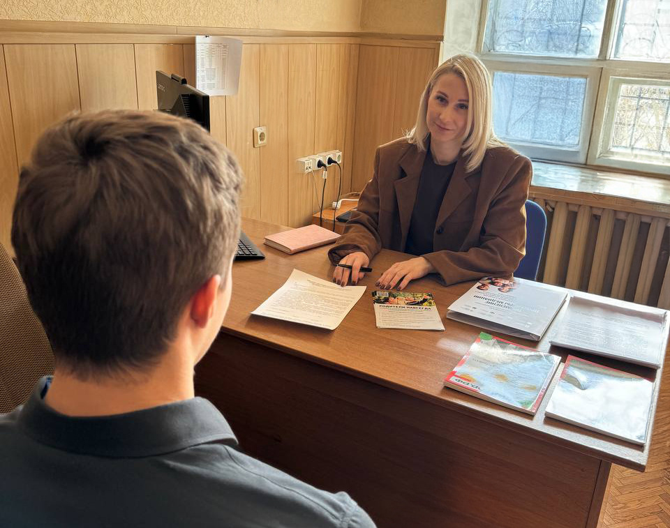 Медиатор Елена Жбанникова проводит первичную консультацию