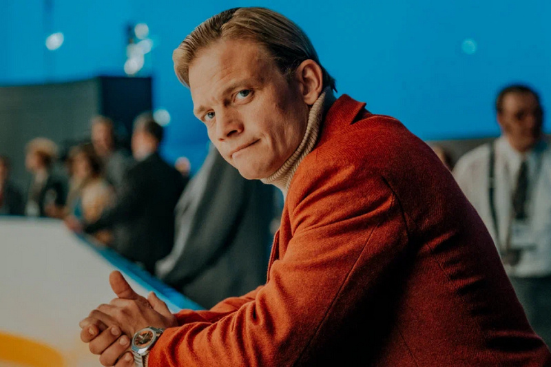 Образ тренера Станислава Жука в исполнении Евгения Ткачука: «Да разве сердце позабудет того, кто хочет нам добра…»