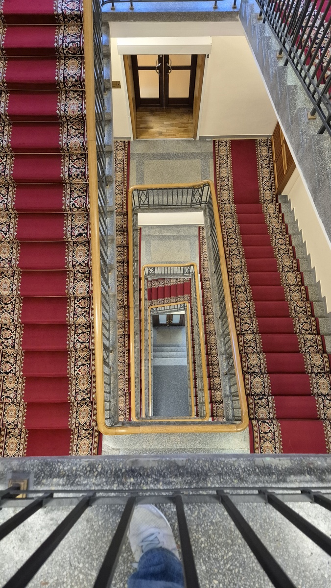 Лестница вниз